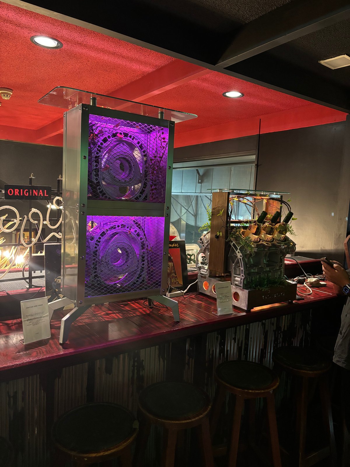 GARAGE ART 導入事例 — パブ・店舗インテリアでの設置例